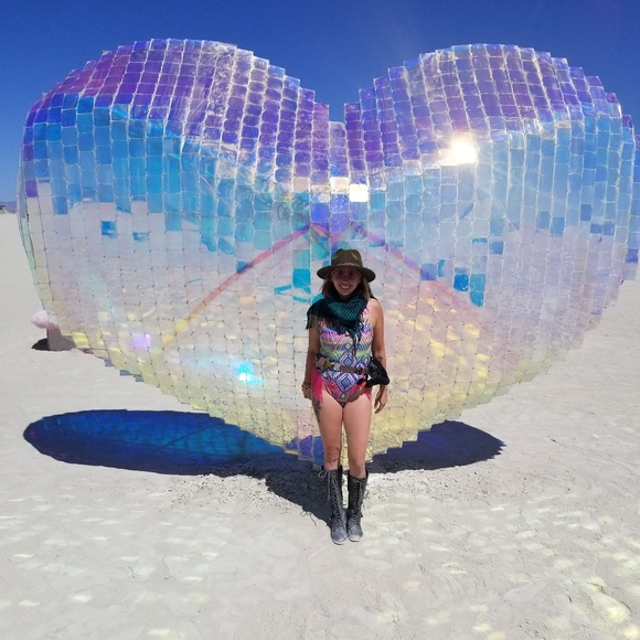 Meet your Posher, Laura - Picture 4 of 5